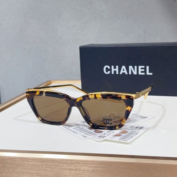 Chanel Cat Eye Sunglasses Tortoise Frame Brown Lens Gold Temple Detail