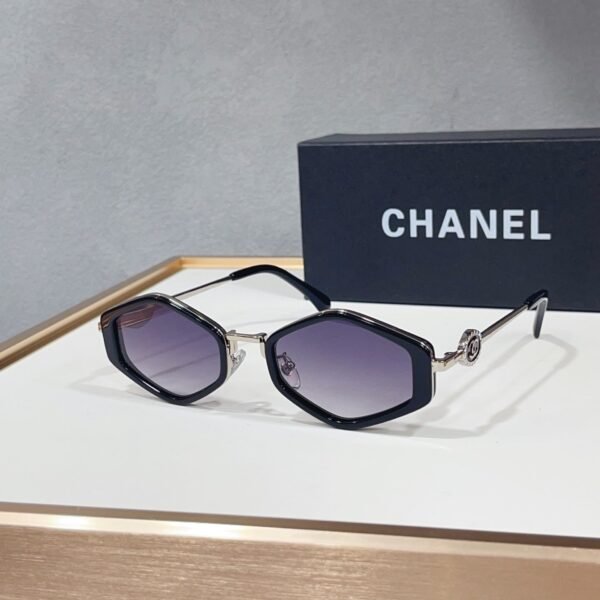 Chanel Geometric Sunglasses Black Frame Gradient Lens Gold CC Detail